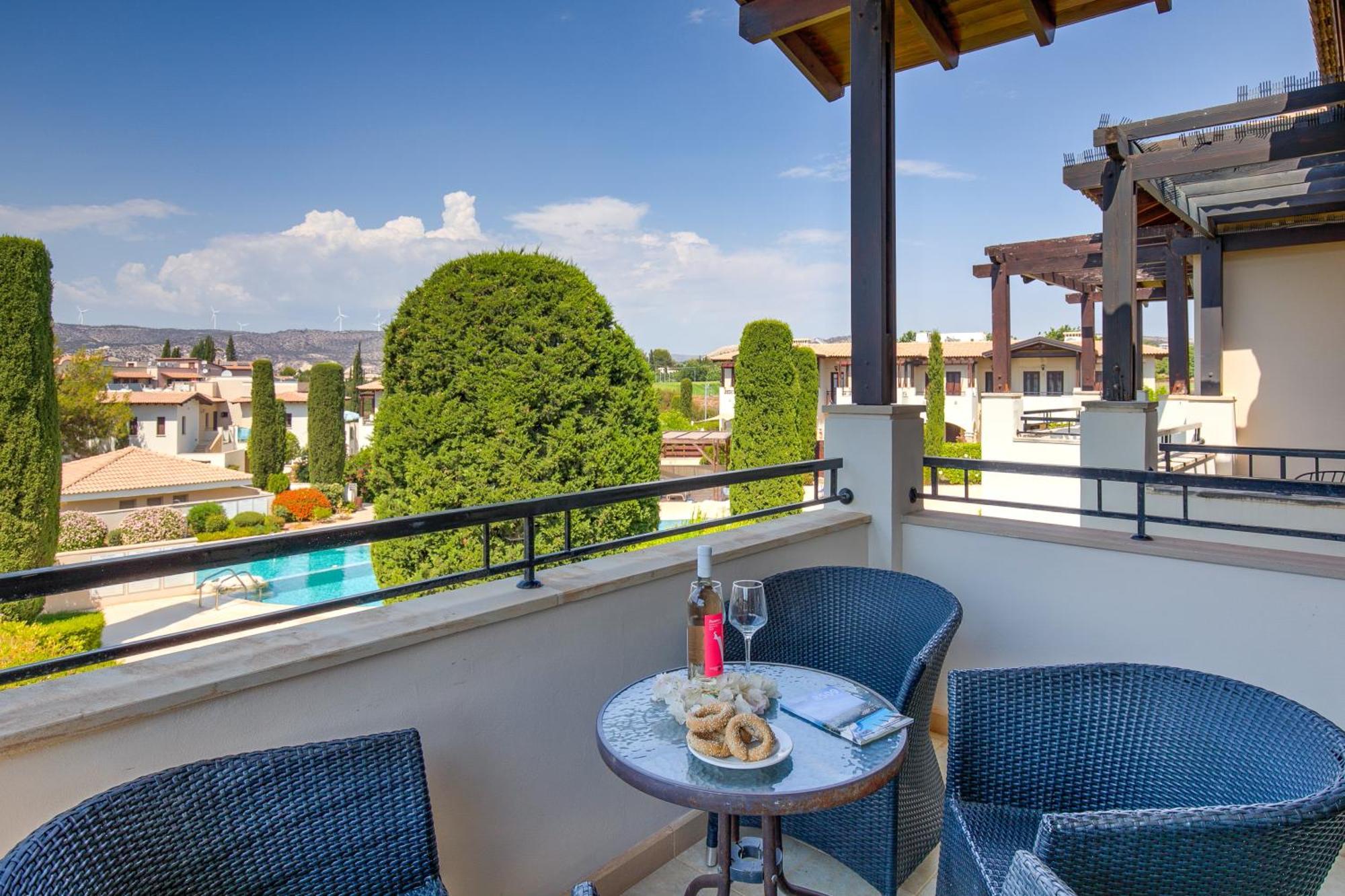 2 Bedroom Apartment Chloe With Communal Pool, Aphrodite Hills Resort Sakarya Dış mekan fotoğraf