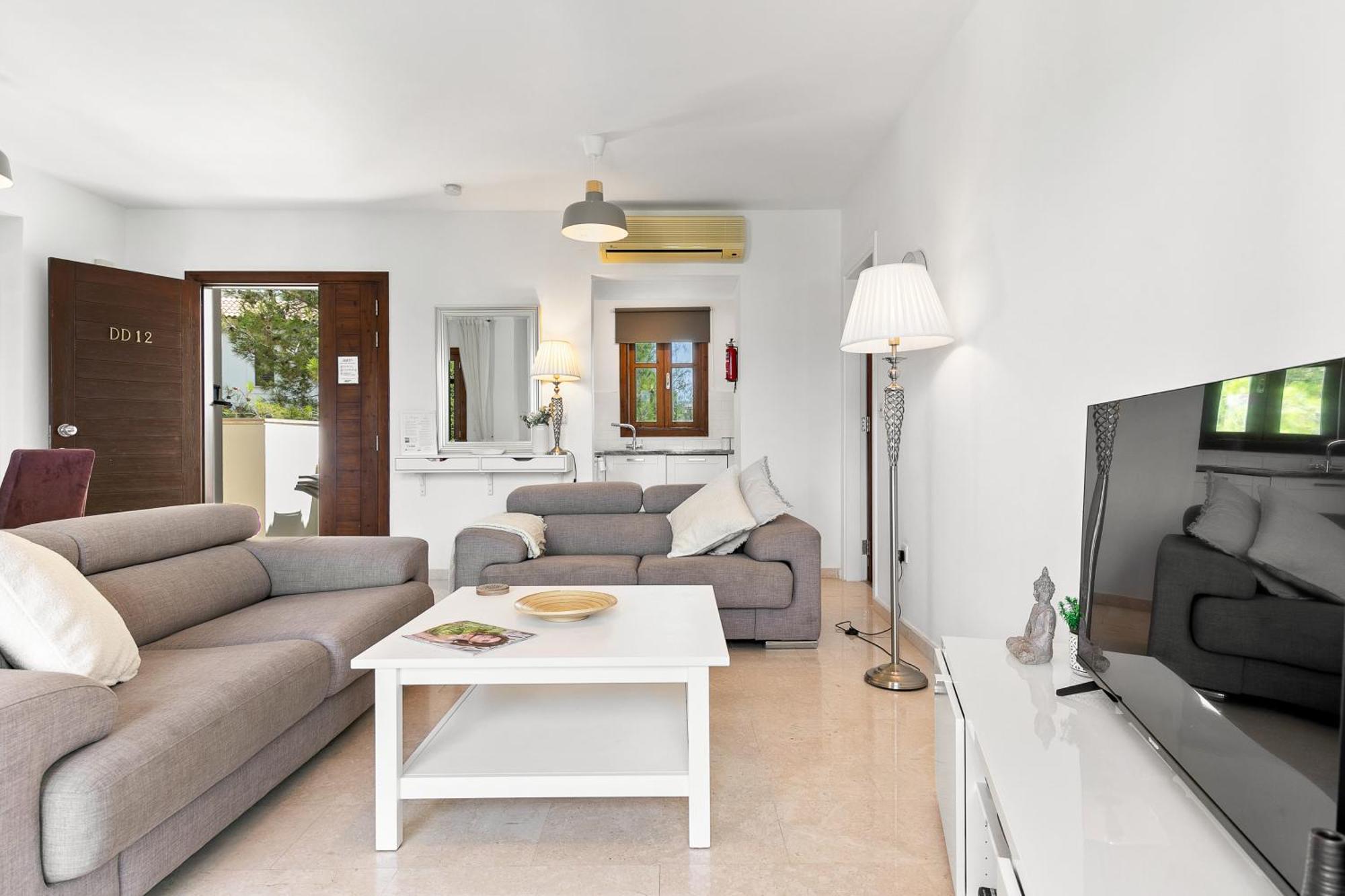 2 Bedroom Apartment Chloe With Communal Pool, Aphrodite Hills Resort Sakarya Dış mekan fotoğraf